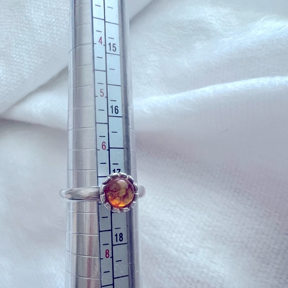 Stunning Sterling Silver ring with an Amber Stone. Size 7. - Picture 7 of 12
